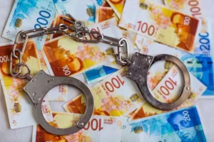 Арест денежных средств в пенсионном фонде