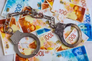 Арест денежных средств в пенсионном фонде