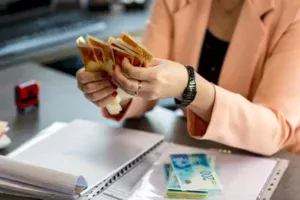 Право работника на денежную компенсацию
